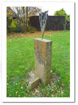 Sockel: Sandsteinquader 35 x 100 x 15
